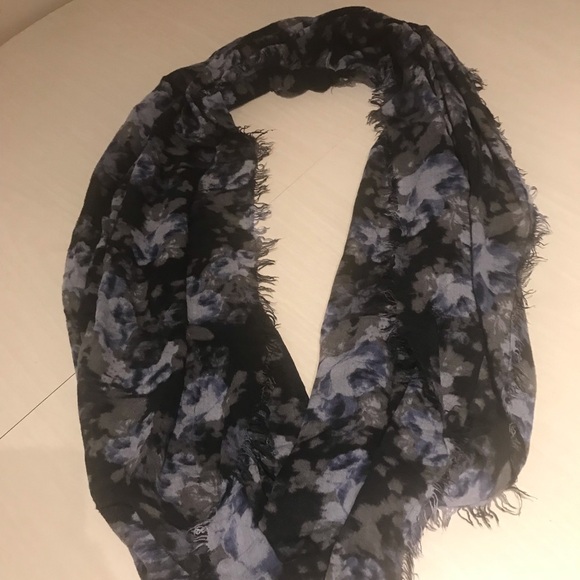5/15$ Chic Floral Black and Gray infinity scarf - Picture 1 of 2